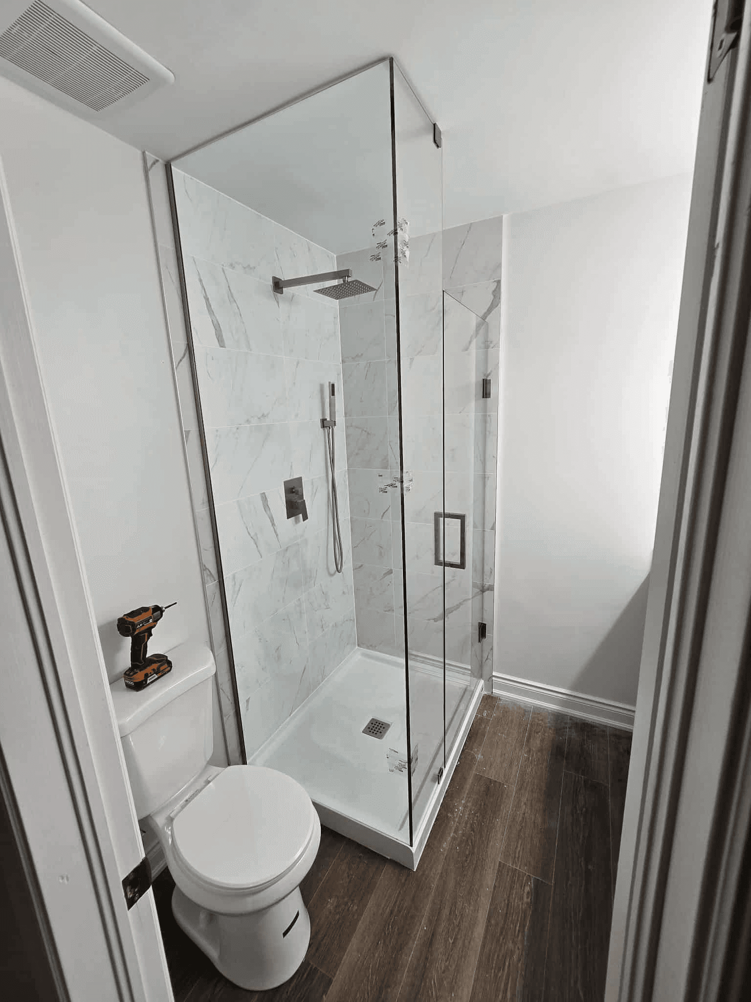 Compact glass shower