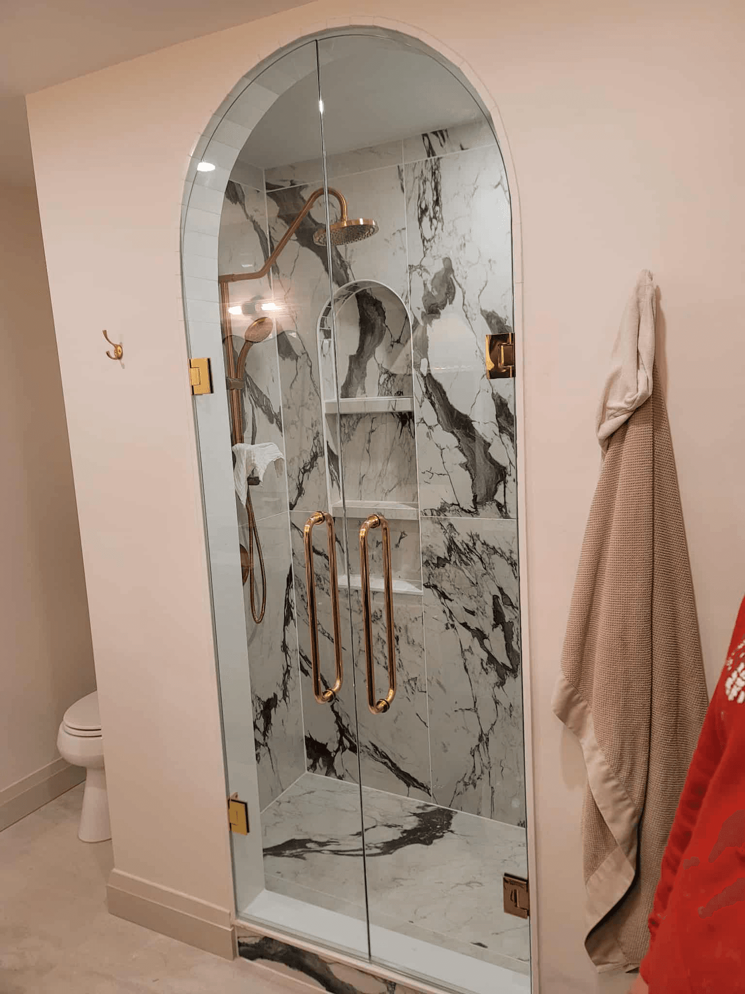 Rounded glass doorway